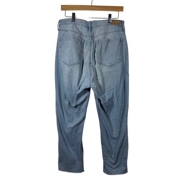 Hollister Jeans Women Size 11R Blue Curvy Ultra High Rise Mom Jean Raw Hem Light - Picture 2 of 8